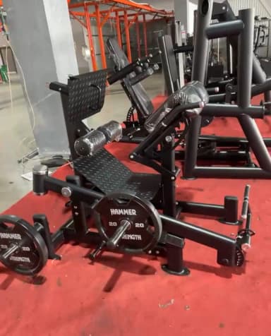 Máquina para extensión de espalda y glúteos con posiciones de pies ajustables