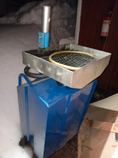 Carro para cambio de aceite pintado con Miranol azul