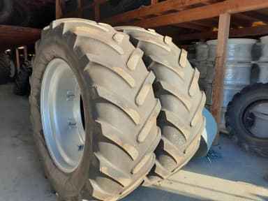 Ruedas gemelas Michelin 620/70R42 con llantas y cadenas nuevas