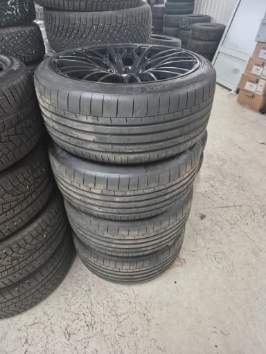 Neumáticos Continental 295/35R23 en llantas de aleación 5x130