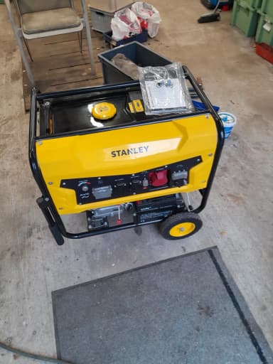 Generador básico Stanley SG5600 sin usar