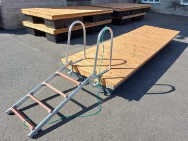 ViMi low swimming platform with durable wood frame