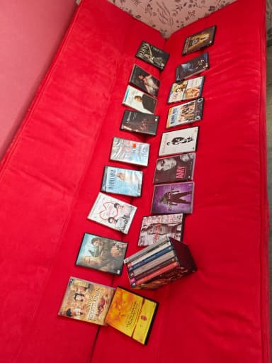 Sechs DVD-Filmboxen mit Bonusextras