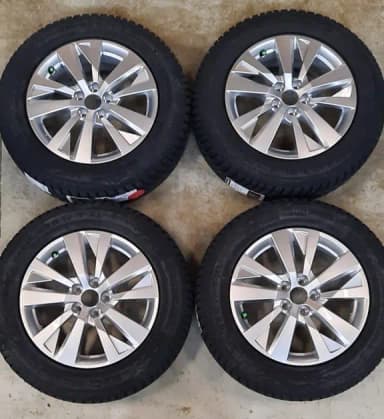 Llantas de aluminio Peugeot nuevas 7x17 con neumáticos de clavos Continental 215