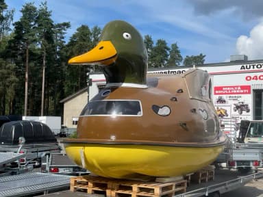 Einzigartiges Entenboot mit praktischem Design