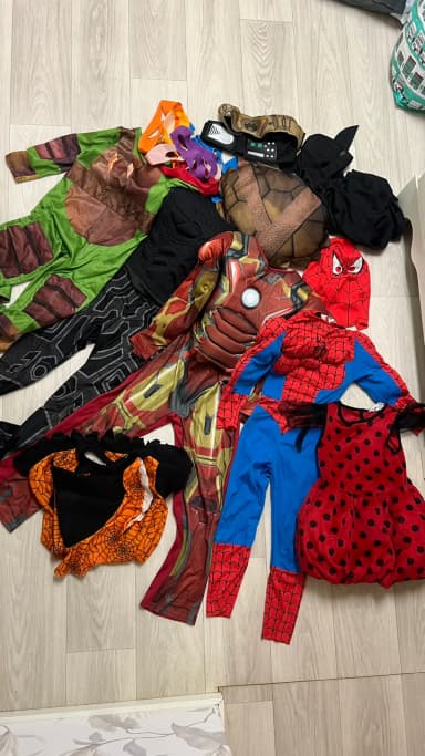 Disfraces de Halloween usados para niños, seis unidades