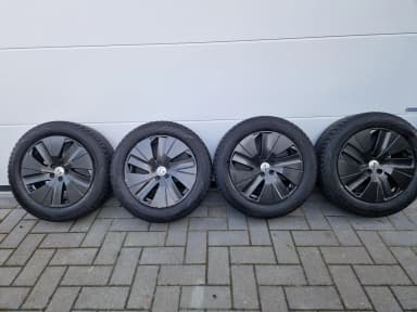 Volvo-Felgen mit Hakkapeliitta Winterreifen 18 Zoll