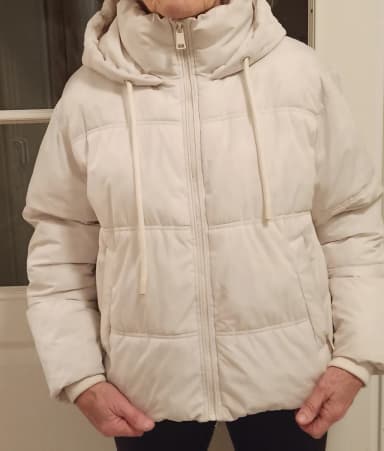 Hupullinen toppatakki, pituus 60 cm