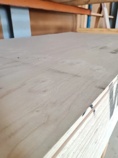 Fichten-Sperrholz in verschiedenen Größen erhältlich