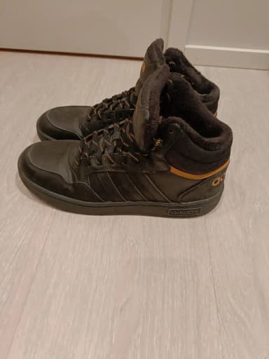 Zapatos de invierno Adidas talla 40 con forro cálido