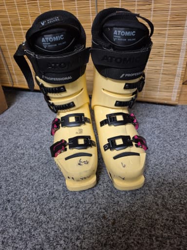 Botas de esquí Atomic Remedy 130 talla 26,5 con pequeñas modificaciones