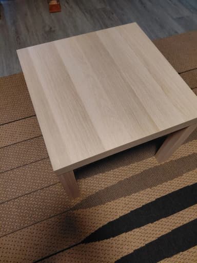 Pequeña mesa Ikea de 55x55 cm y 45 cm de altura