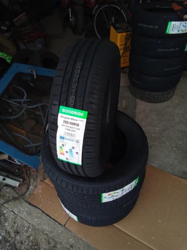 Neumáticos de verano Goodride 205/60/16 nuevos montados y equilibrados