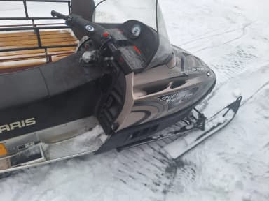 Moto de nieve Polaris Sport Touring 550F del 2003 en buen estado