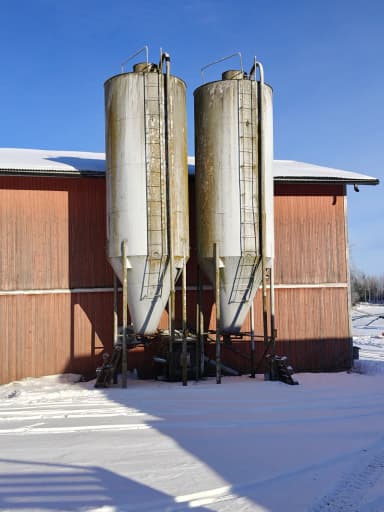 Zwei Reifensilos 20-23 t für Schweinemast oder Getreidelagerung