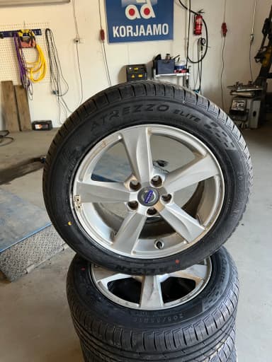 Volvo V40 y S40 llantas de aleación 16” con neumáticos de verano Sailun 205/55 1