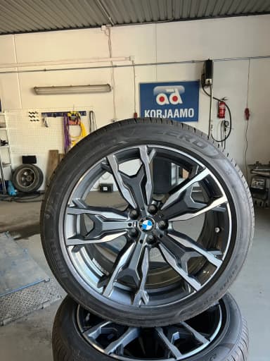 BMW X4 M llantas originales de aleación 20” con neumáticos Pirelli verano 2018