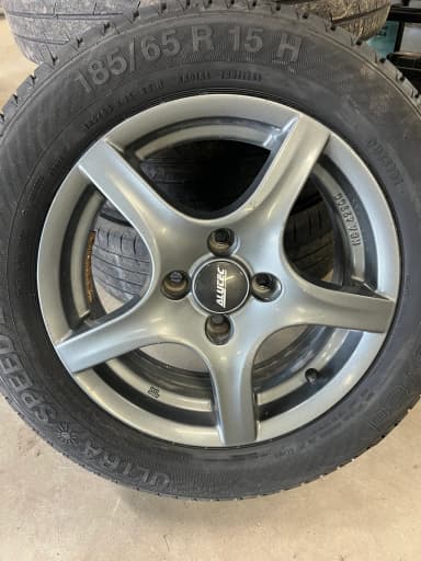 Neumáticos de verano Gislaved 185/65 15 nuevos con llantas de aluminio Ford 4x10