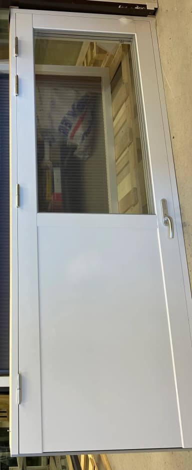 Neue Wärmetür mit Glas, weiß und Eichen-Schwelle