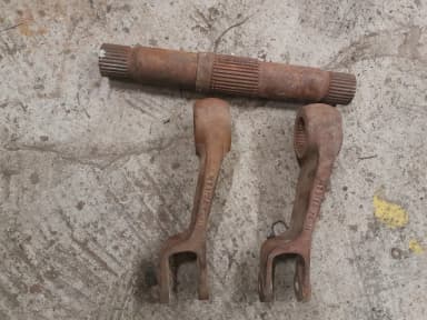 Unbenutzte Valmet 702 Teile inklusive neuer Achse