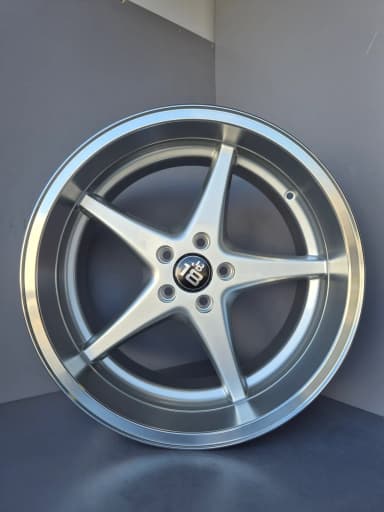 Llantas Tomason RL1 8,5x18" con patrón 5x108