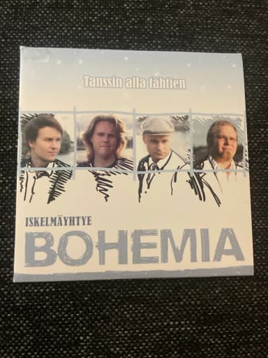 Iskelmäyhtye Bohemia Tanssin alla tähtien CD-single kotelolla ja bändin tiedoill