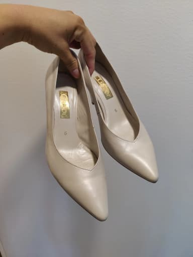 White Gabor high heels size 5 with minor color flaw
