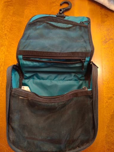 Dakine toiletry bag with hanging hook and zipper closure