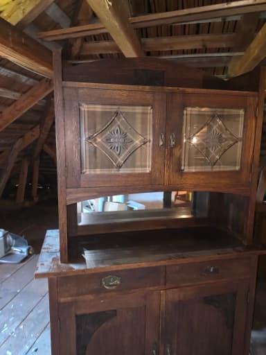 Wunderschöner antiker Geschirrschrank mit Glastüren und Spiegel