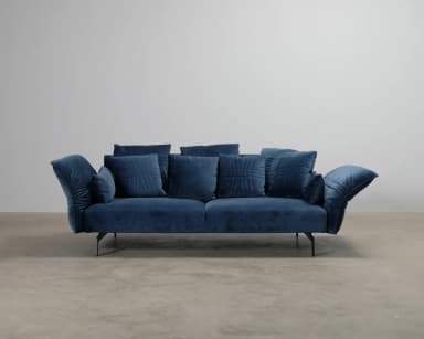 Bolia Plia 2,5-Sitzer Sofa in Blau mit modernem skandinavischem Design