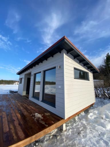 Moderni saunarakennus erillisellä oleskelutilalla 31,5m2