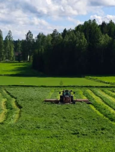 Servicios profesionales de contratación de tractores en el este de Finlandia