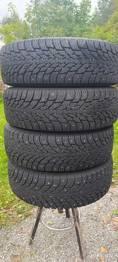 Neumáticos con clavos Nokia Hakkapeliitta C4 195/70/15C para Ford Transit
