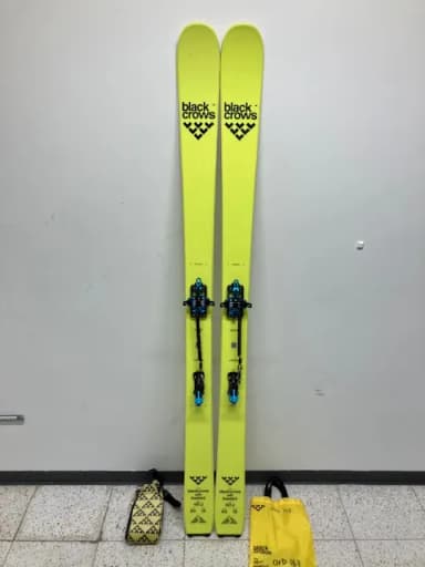 Esquís Black Crows para esquí de travesía con pieles, longitud 165 cm