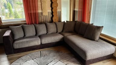 Sofá lounge espacioso en buen estado con chaise longue