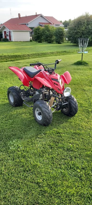 Quad infantil Kazuma Comanche 110 cc con motor y batería nuevos