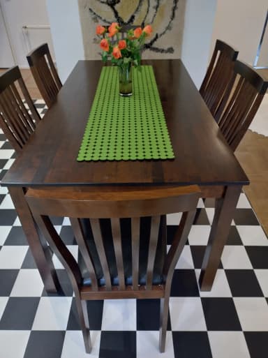 Conjunto de comedor Masku para seis personas en buen estado