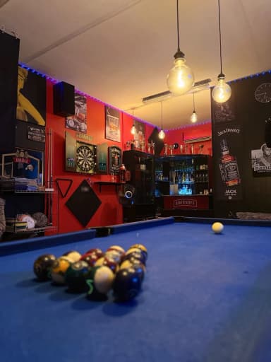 Einzigartige Mancave- und Pub-Dekoration zu verkaufen