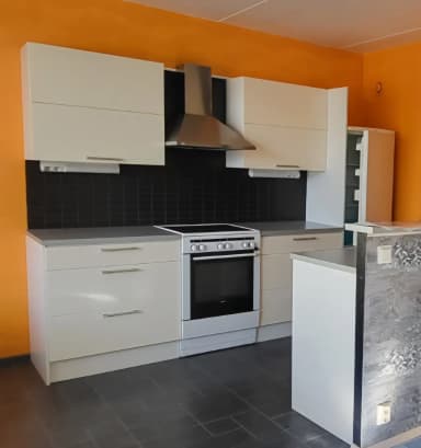 Cocina Siemens de 60 cm con vitrocerámica, horno, campana extractora y lavavajil