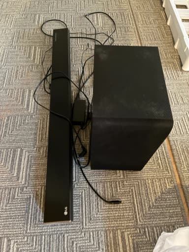 LG SH4 Soundbar mit kabellosem Subwoofer für einfache TV-Verbindung
