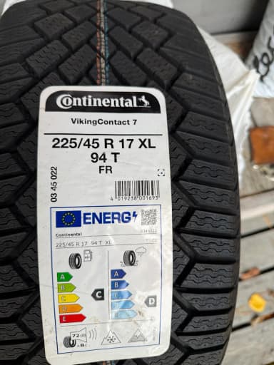 Neumáticos de invierno Continental Viking Contact 7 XL 17" sin clavos nuevos