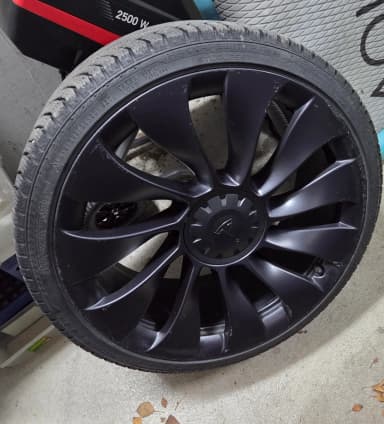 Neumáticos Nokian R5 EV con llantas turbina originales Tesla Model 3 Performance
