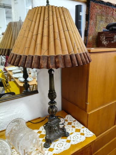 Lámpara de mesa alta con base de bronce y dos casquillos E27