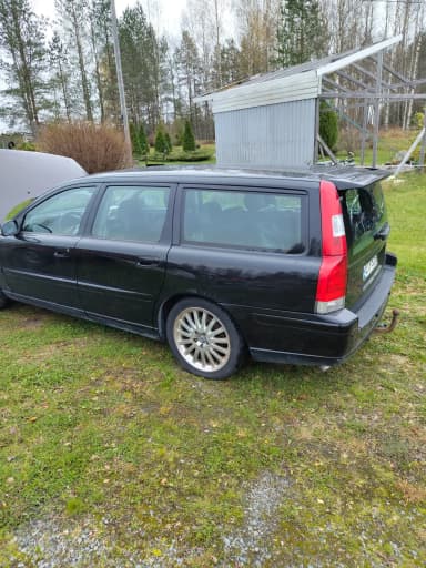 Volvo V70 2007 D5 Ersatzteile mit Frontschaden und Lederinterieur
