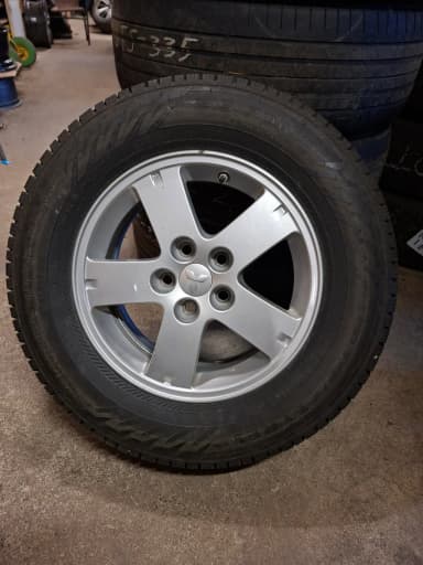 Nokian Hakkapeliitta SUV Winterreifen auf 16-Zoll Alufelgen