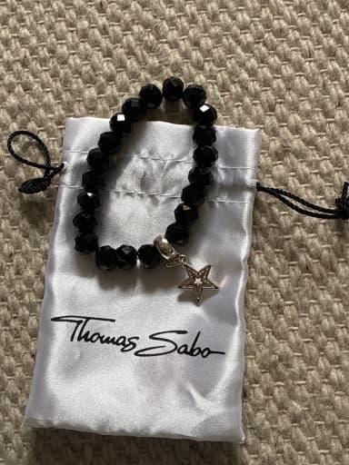 Thomas Sabo rannekoru mustilla helmillä ja tähtiriipuksella