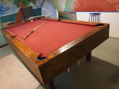Table games in good condition with vinyl exchange option
