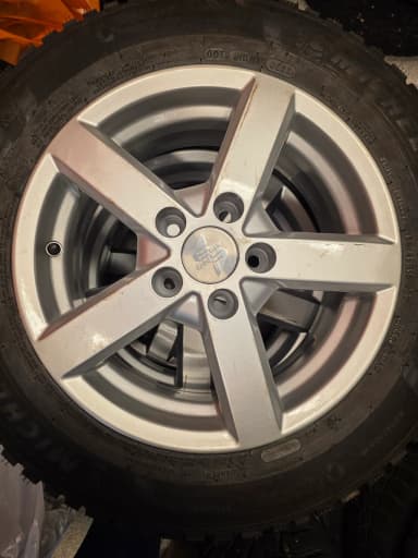 Llantas Eta Beta nuevas con neumáticos Michelin X-Ice North 4