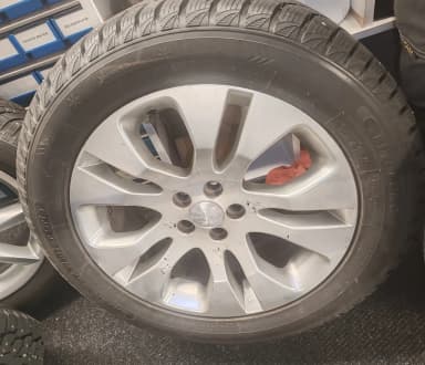 Llantas 5x100 con neumáticos de invierno con clavos casi nuevos