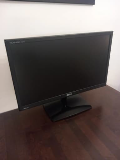 LG 23 Zoll IPS-Monitor mit VESA-Halterung in gutem Zustand